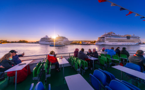 Warnemünde Cruise Center - Hafenrundfahrt