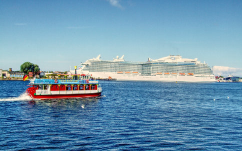 Fahrgastschiff Schnatermann am Warnemünder Cruise Center - Heiderundfahrt