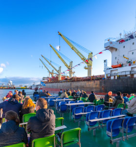 Fahrgastschiff WarnowStar im Hafen - Touren, Rundfahrten