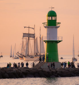 Westmole von Warnemünde zur Hanse Sail - Touren, Rundfahrten