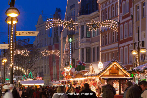 Fahrten zum Rostocker Weihnachtsmarkt - Kröpeliner Strasse Rostocker Kröpi zur Weihnachtszeit - Fahrten zum Rostocker Weihnachtsmarkt