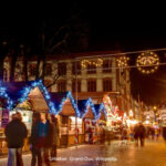Rostocker Uni Platz zur Weihnachtszeit - Fahrten zum Rostocker Weihnachtsmarkt